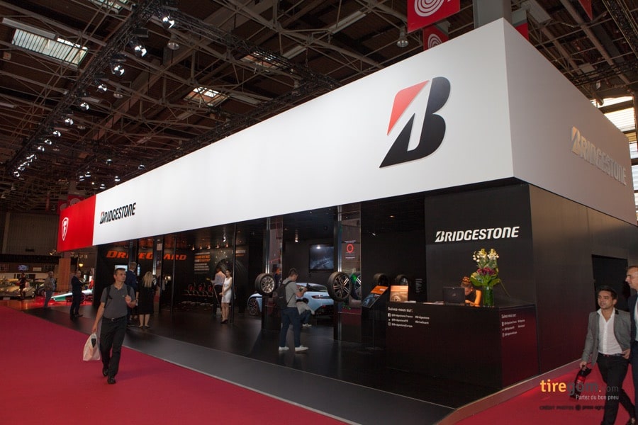 Stand Bridgestone au mondial de l'auto 2016