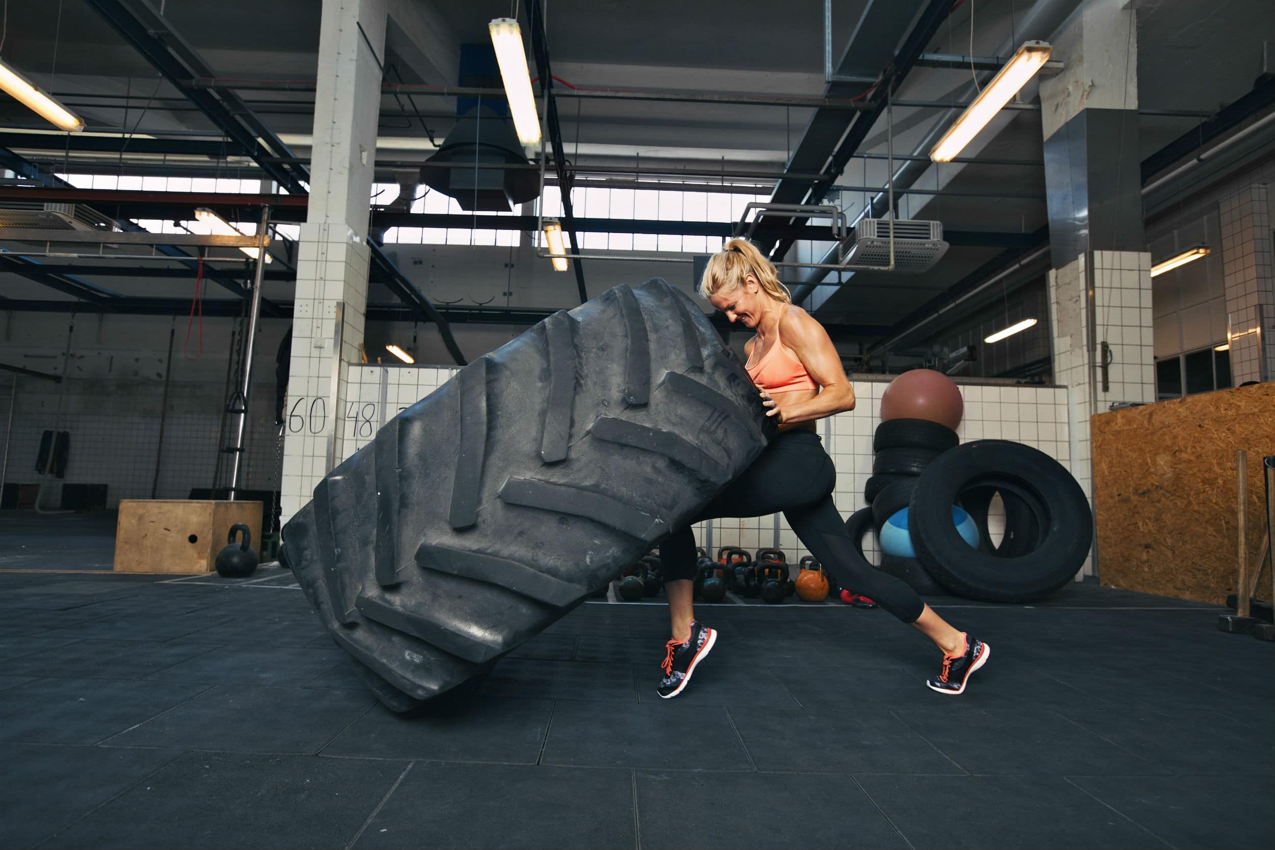 Faire du sport et surtout du crossfit en poussant des pneus usagés