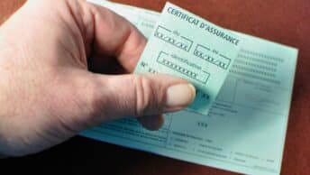 La vignette verte, c'est le certificat d'assurance automobile