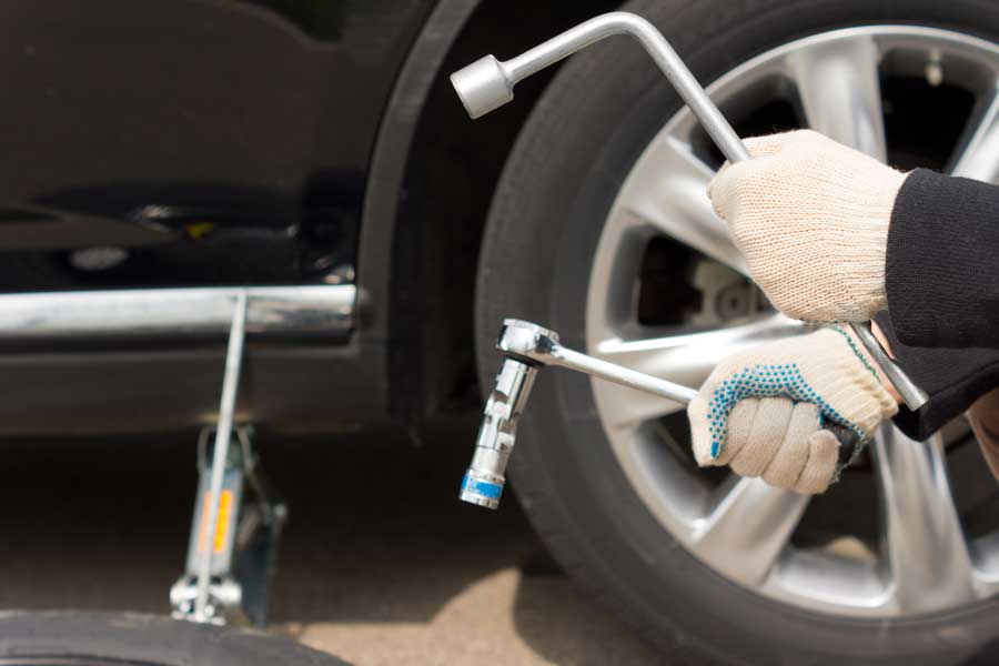 Tuto : Comment changer une roue de voiture ? - Tiregom