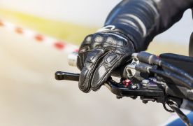 Freinage moto : 10 règles à connaitre pour freiner sur route